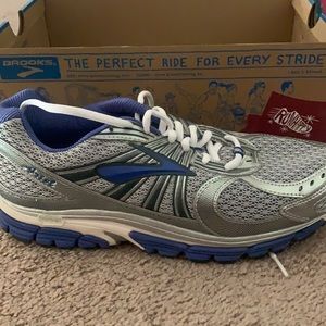 Brooks size 9.5 never worn originally 140$